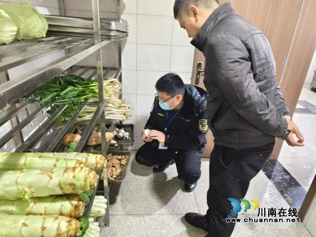 叙永县市场监管局水尾所:以“一老一小”为重点监管对象,排查学校食堂安全隐患(图1) 查.png