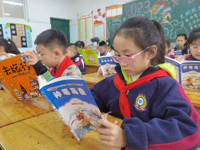 春意融融,且看泸州十八中书香满溢!(图3) 3.jpg