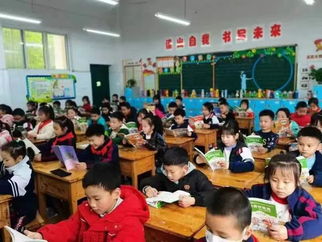 春意融融，且看泸州十八中书香满溢！