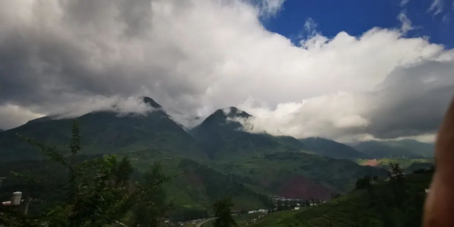 千里送教,爱在彝乡① || 衣带渐宽终不悔,惟愿凉山教育兴(图1) 1.jpg