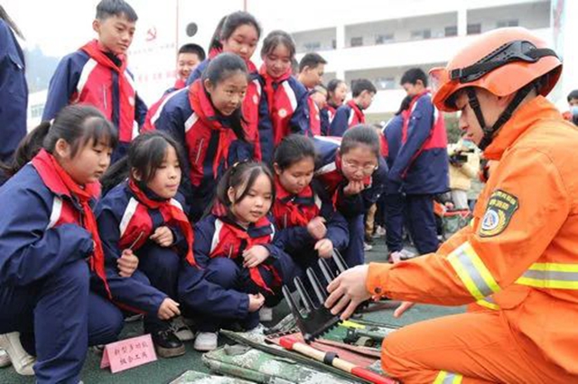 “我是防火宣传员，护林防火我靠前”｜泸州市2023年春期“开学第一课·森林防灭火”主题教育活动启动仪式举行