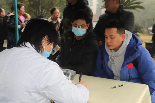 干部职工齐上阵 无偿献血传递爱 | 泸州市教育和体育局组织无偿献血公益活动(图2) 2.jpg