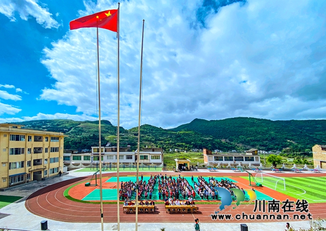 红色故事进校园   颜林摄影  IMG_2367-1.jpg