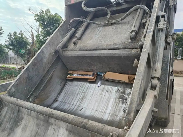 决不让它们流入市场!内江集中销毁3200公斤、20万只(图5) 5.jpg