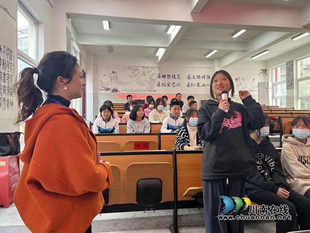 泸州纳溪:用心用情用力,让“花朵”向阳而生!(图1) 现场提问.jpg