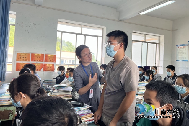 泸州纳溪:用心用情用力,让“花朵”向阳而生!(图3) 抽查学习.jpg