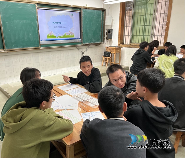 泸州纳溪:用心用情用力,让“花朵”向阳而生!(图4) 教体局领导了解学生心理情况.jpg