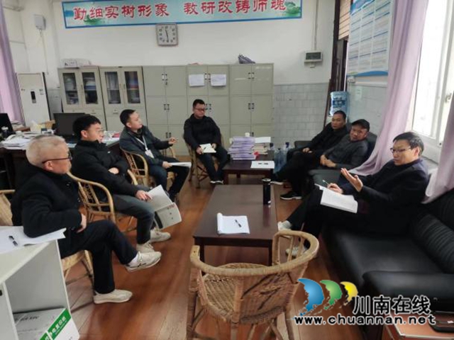 纳溪区教科中心到护国中学开展教学视导(图4) 教4.jpg