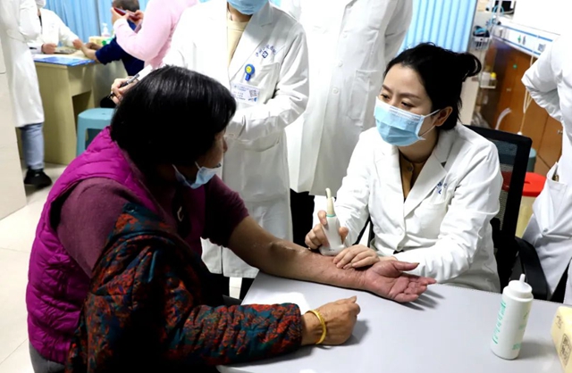 成渝合作,医疗先行|重庆西南医院、西南医大中医院专家齐聚福欣医院,为泸县老百姓谋福利!(图3) 3.jpg