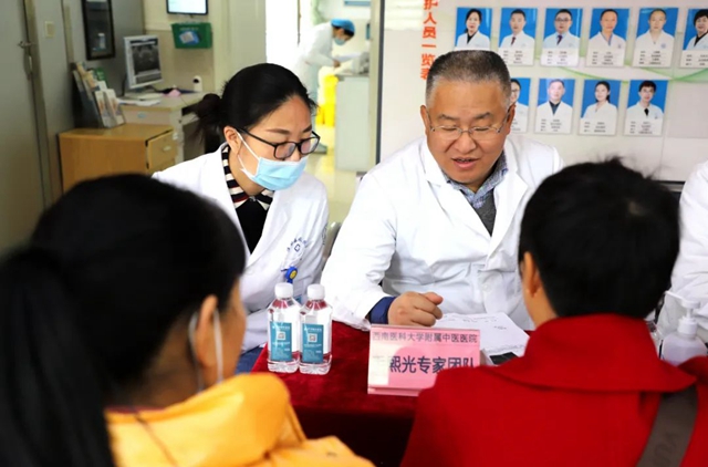 成渝合作，医疗先行｜重庆西南医院、西南医大中医院专家齐聚福欣医院，为泸县老百姓谋福利！