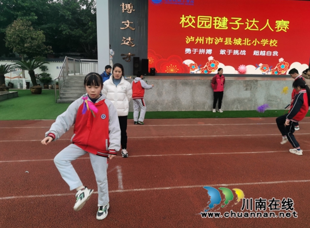 泸县玉蟾街道:举办“校园毽子达人赛”,让学生“毽”康向未来(图4) 建4.jpg