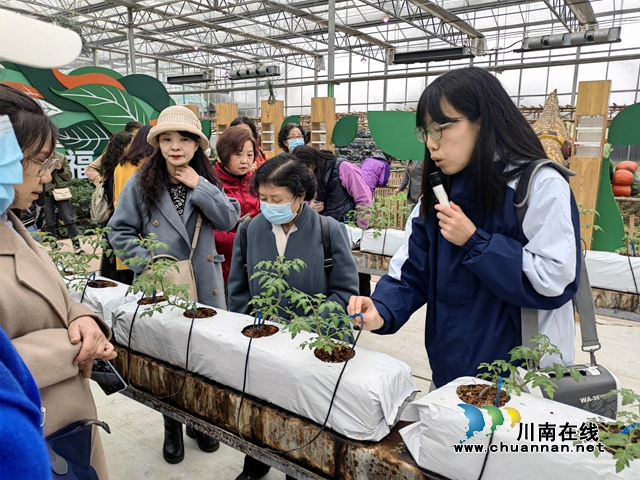 民建泸州市委举办“温情三月•魅力民建”庆祝“三•八”节活动(图1) �ݸ߿Ƽ�չʾ��.jpg