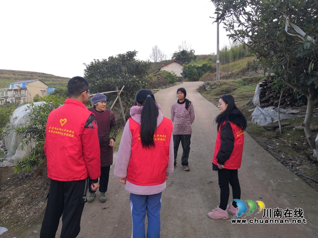 江阳区华阳街道西岸村开展“学雷锋月”垃圾分类志愿宣传活动(图1) 17f2452c798adf7b3d41d3c0a52572f.jpg