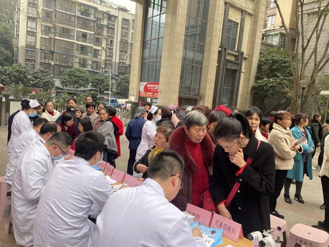 学雷锋精神 扬志愿新风 | 合江县中医医院义诊团队进社区送健康(图1) 1.jpg