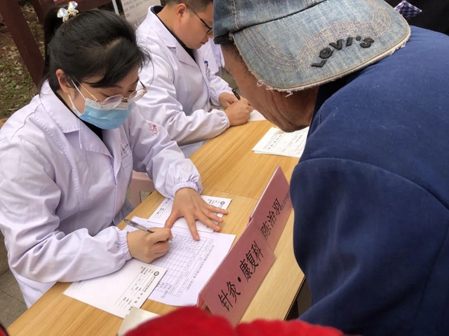 学雷锋精神 扬志愿新风 | 合江县中医医院义诊团队进社区送健康(图8) 8.jpg