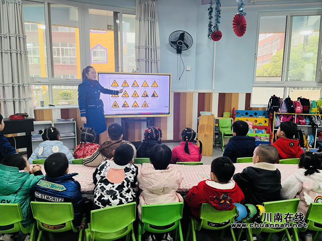 泸县城东幼儿园开展“交通安全”主题教育活动(图1) 2.png