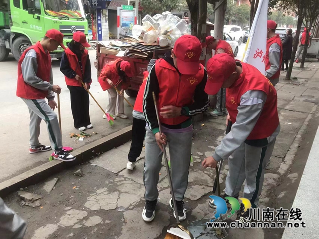 纳溪区护国中学开展“学雷锋·做传人·树新风”活动(图3) 雷锋4.jpg