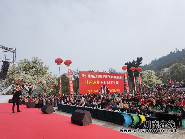 文艺演出（曾佐然摄）.jpg