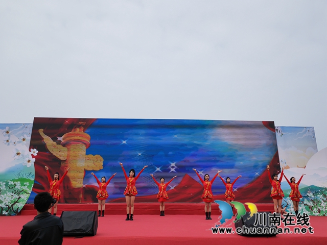 文艺演出1（曾佐然摄）.jpg