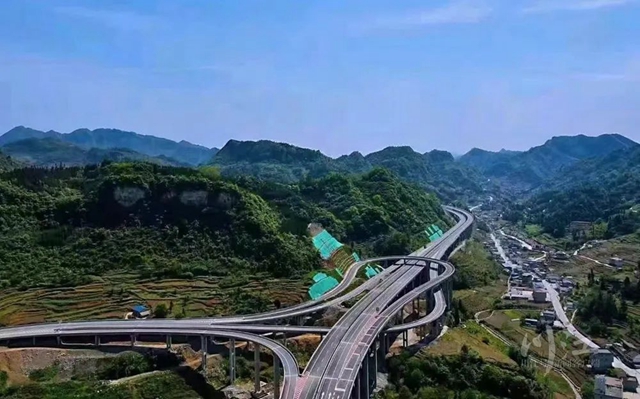 3月17日零时起,泸州两条高速正式联网收取车辆通行费(图2) 收费2.jpg