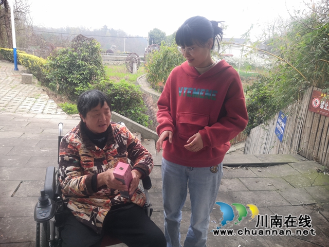 江阳区华阳街道:残联心连心送关怀,洗护用品入户美心灵(图1) 9bba6166362dd11de81c463800fc6be.jpg