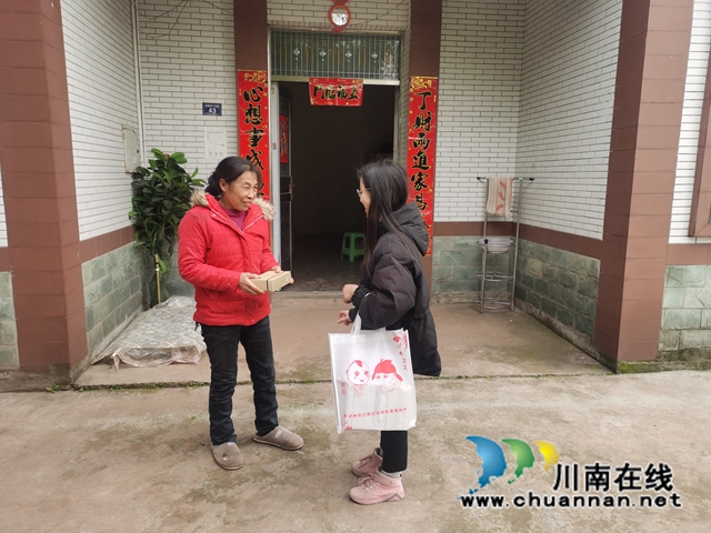 江阳区华阳街道:残联心连心送关怀,洗护用品入户美心灵(图3) 98033c5cf2ddc744b8fc3417b938705.jpg