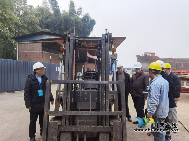 合江县市场监管局白沙所开展“两会”期间特种设备安全专项检查(图1) 设备.png