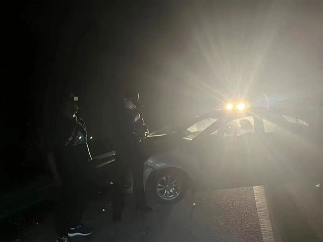 男子因“家庭矛盾”半夜出走，成自泸高速公路上醉酒驾驶出事故