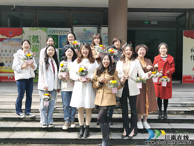 眼中有光 心中有爱┃江阳区华阳街道瑞景社区开展三八妇女节活动(图3) 8c8b76a6876b53ecf08a12e1aa20ce3.jpg