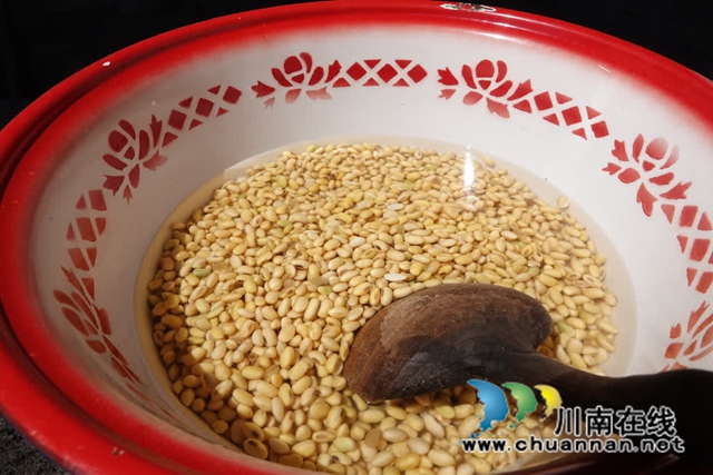 古蔺:苗家石磨菜豆花,磨出春日好时光(图2) 2.jpg