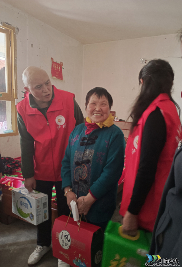关爱困难老人 温暖酒城银龄|泸州市老年志愿服务支队开展学雷锋月活动(图3) 微信图片_20230317222045.jpg