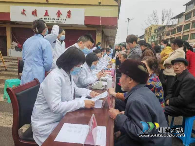 九三学社西南医科大学基层委员会第三支社开展义诊活动(图3) 九三4.jpg