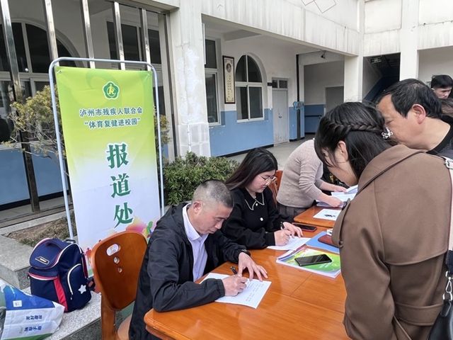 龙马潭区:传承体育精神,“羽”爱一路同行(图1) 1.jpg