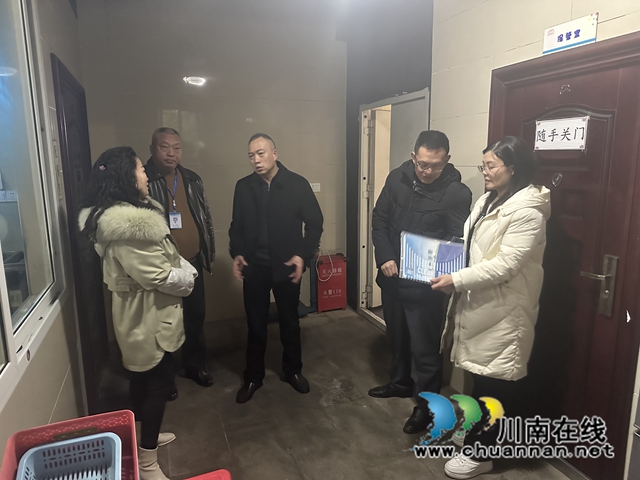 龙马潭区鱼塘街道:筑牢校园“舌尖上的安全”防线,区人大代表调研指导食品安全工作(图1) 图片1.jpg