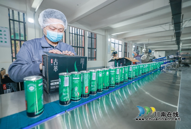 古萃生物科技有限公司赶黄草生产车间忙，拍摄：李骁 (2).jpg