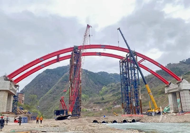 力争年内通车！古蔺又一座渡改桥主拱合龙