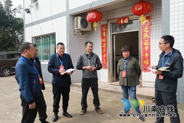 选民代表询倾听群众心声.JPG
