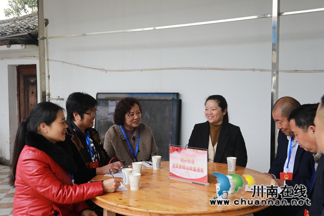 选民代表与群众座谈.JPG
