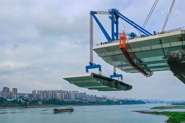 主桥“组装”过半!泸州长江六桥预计6月底实现合龙(图5) 5.jpg