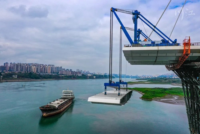 主桥“组装”过半!泸州长江六桥预计6月底实现合龙(图2) 2.jpg