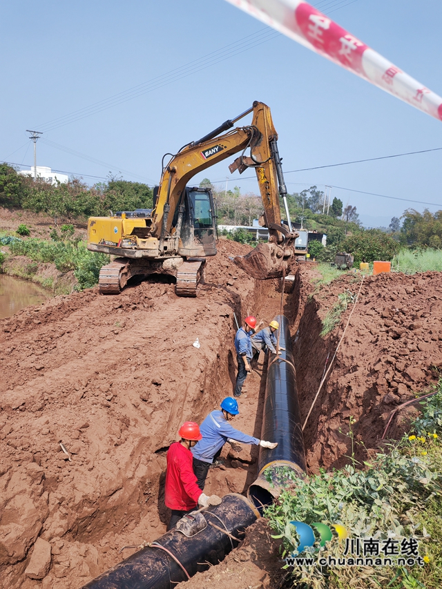水管安装现场1（曾佐然摄）.jpg