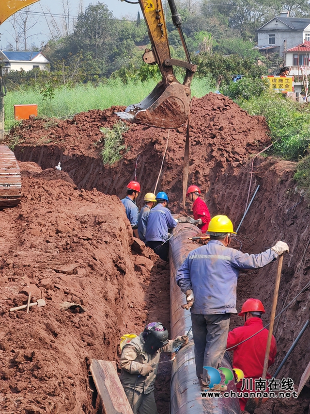 水管安装现场（曾佐然摄）.jpg