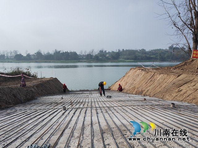 沱江取水口施工现场（曾佐然摄）.jpg