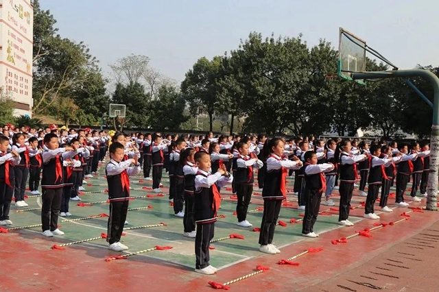 校园里掀起运动“热” |龙马潭区大力推进体育教学改革、深化体教融合,实现以体育人(图4) 4.jpg