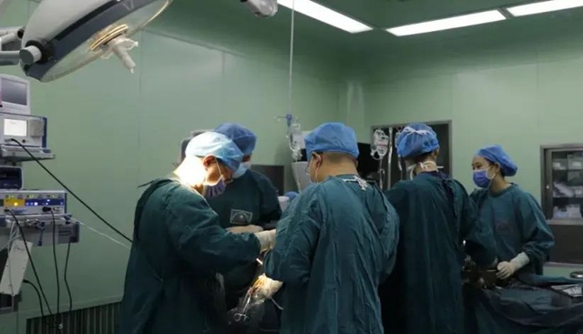 【硬核】16名“开脑壳”的医生啥样?(图5) 5.jpg