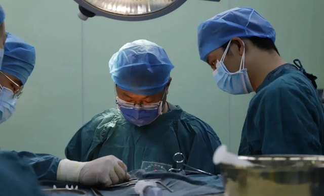 【硬核】16名“开脑壳”的医生啥样？