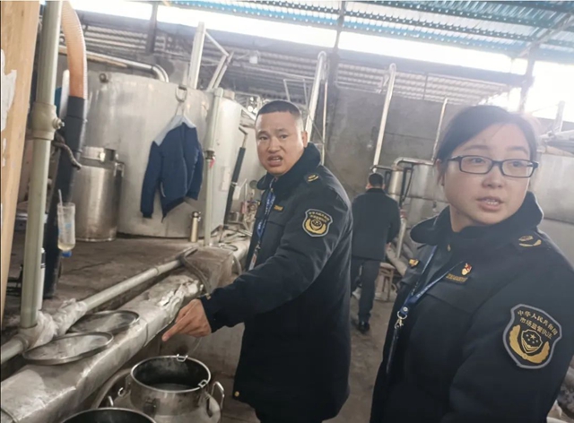 春雷行动2023｜严查！泸县一公司涉嫌未取得食品生产许可从事食品生产活动被查