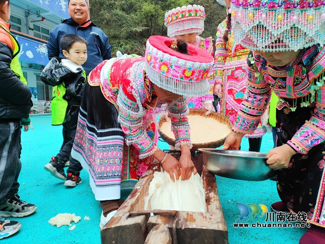 黄坭镇：以特色“苗味”增进民族团结 (2).jpg