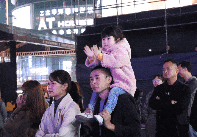 双倍快乐!酒博会“乐享江阳”嘉年华设“双会场”等你来嗨(图6) 6.gif