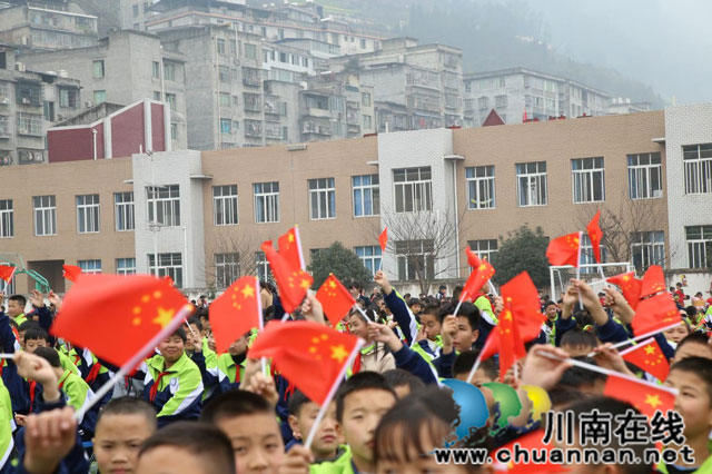 泸州古蔺:小小大村娃,浓浓爱国情(图6) 6.jpg